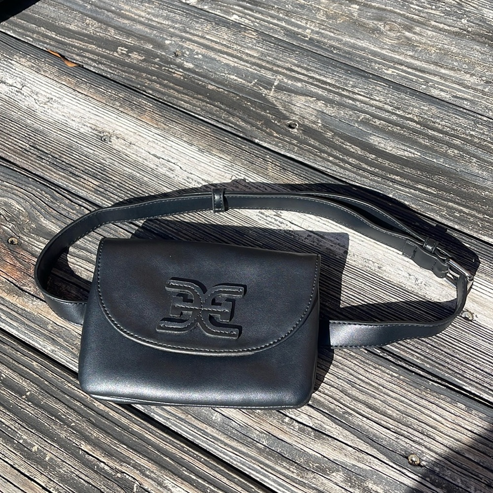 Brand new Sam Edelman belt/clutch. Size L